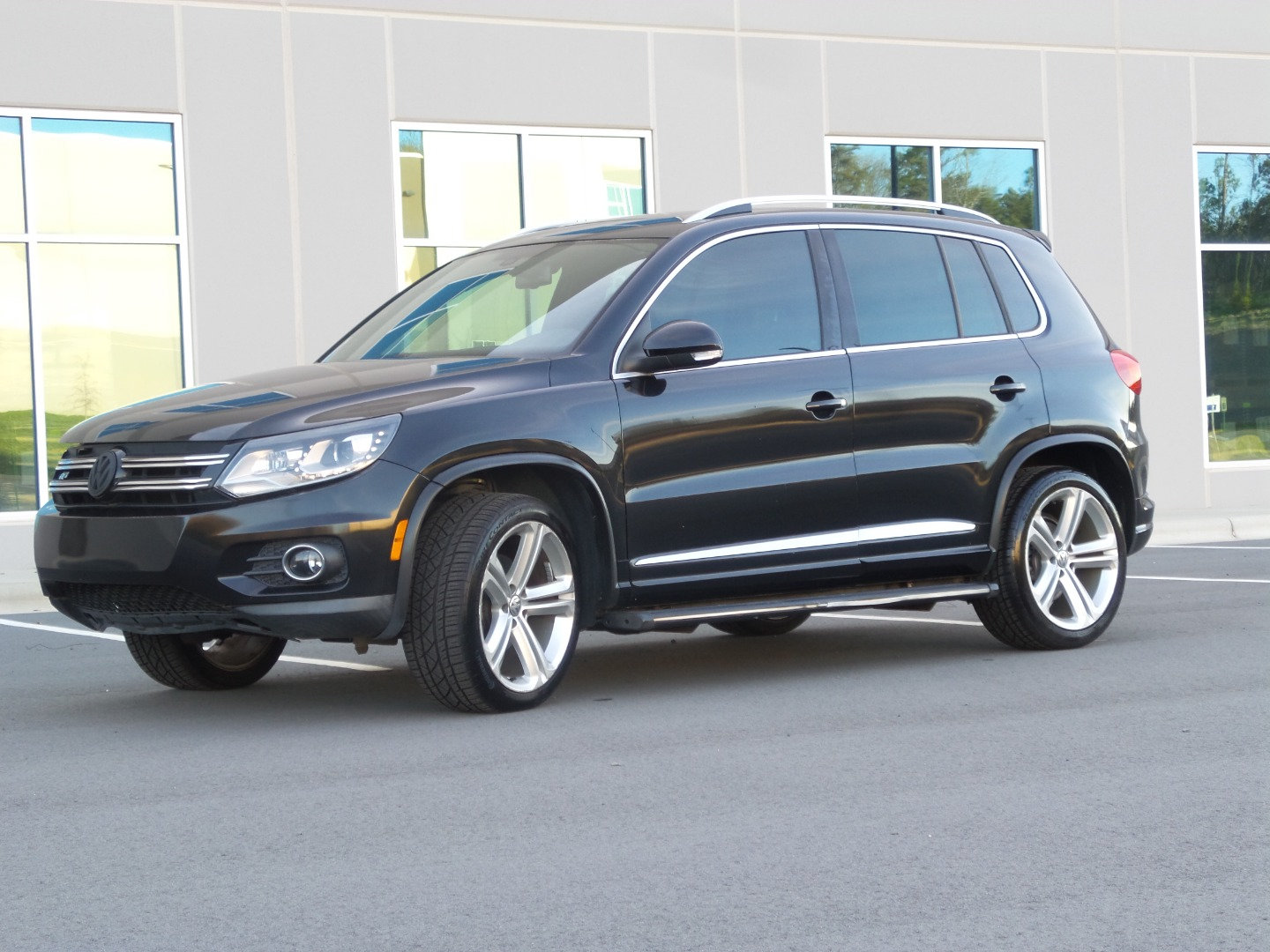 Used 2015 Volkswagen Tiguan R-Line FWD image 4
