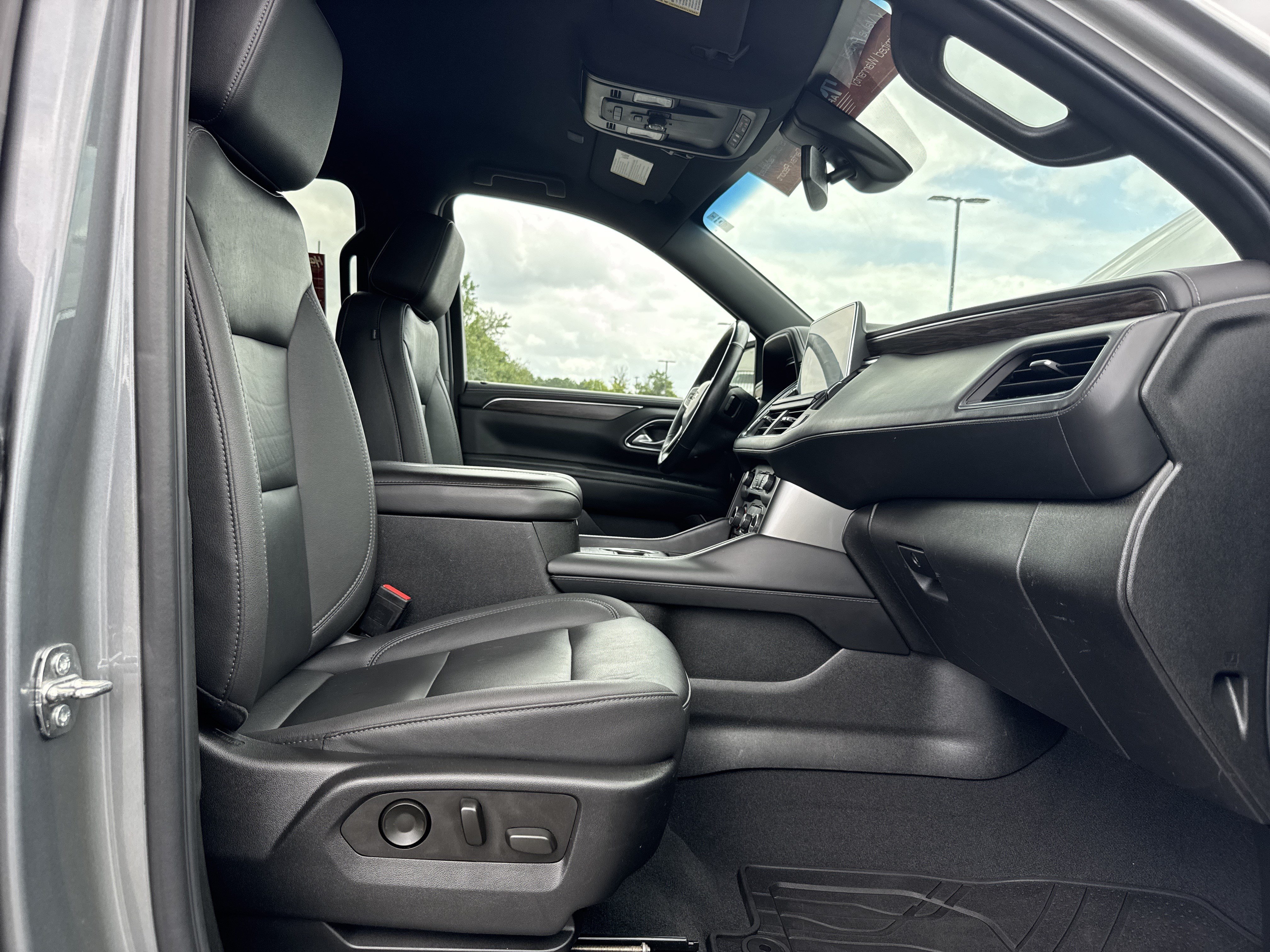 Used 2022 Chevrolet Suburban LT w/ Luxury Package AWD/4WD image 33