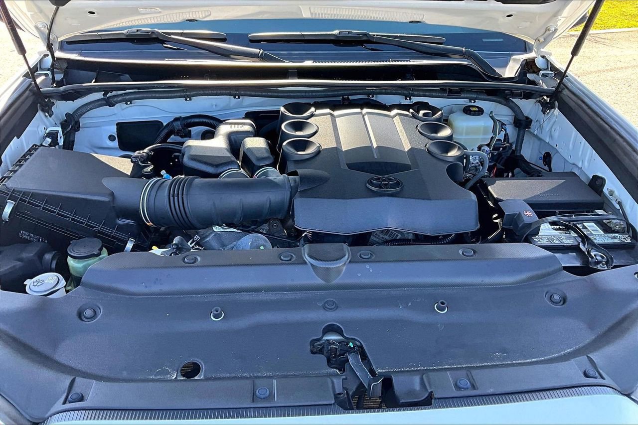 Used 2018 Toyota 4Runner SR5 image 31