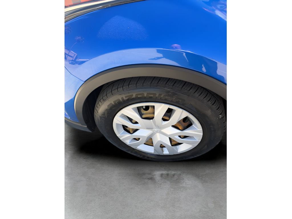 Used 2019 Toyota C-HR LE FWD image 9