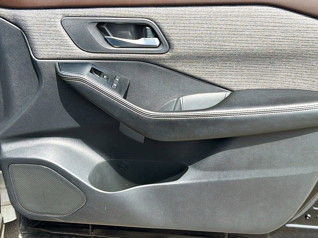 Used 2021 Nissan Rogue SV FWD image 17