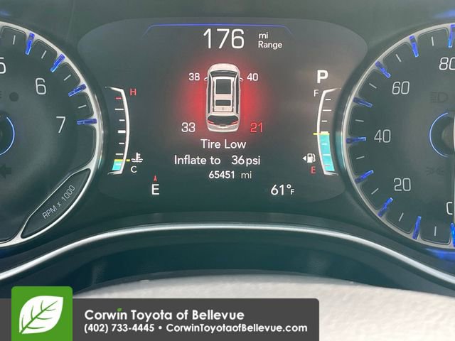 Used 2023 Chrysler Pacifica Touring-L image 10