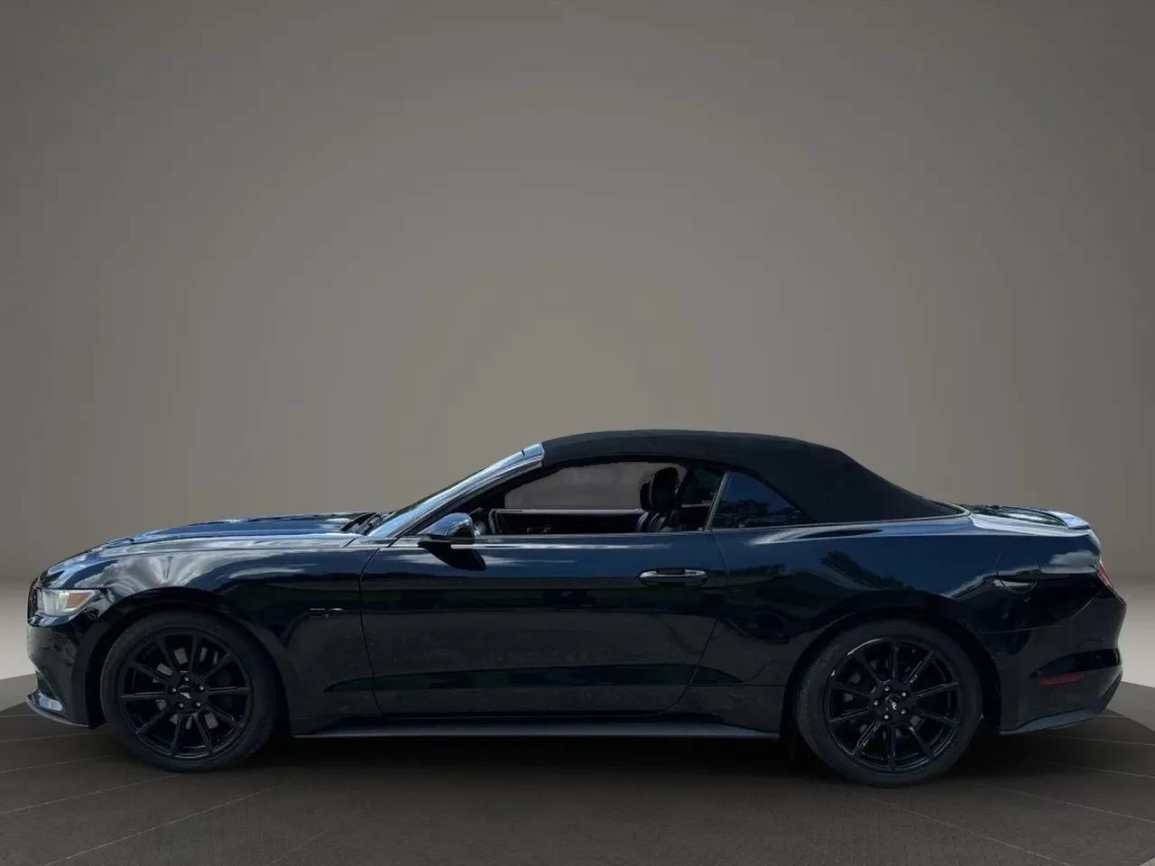 Used 2016 Ford Mustang GT Premium w/ Black Accent Package RWD image 4