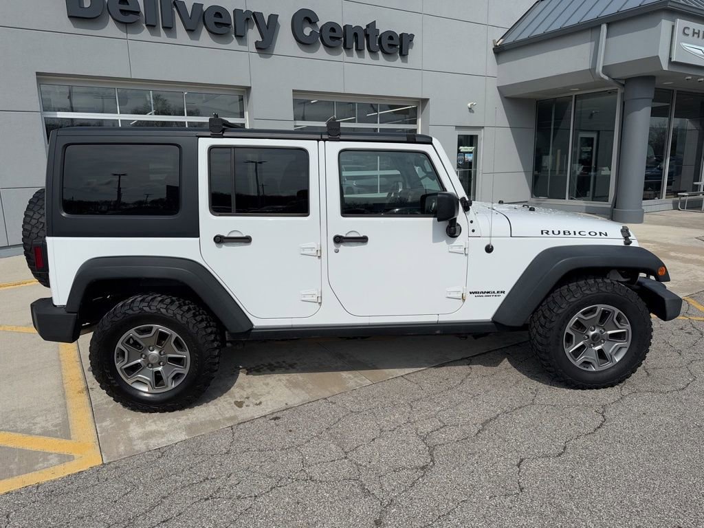 Used 2015 Jeep Wrangler Unlimited Rubicon w/ Connectivity Group AWD/4WD image 4
