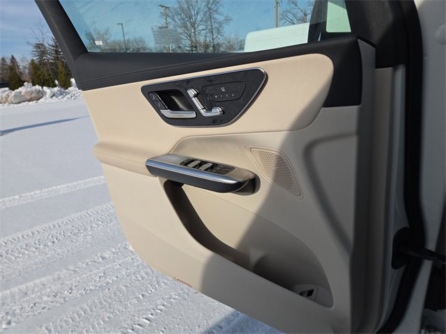 Used 2025 Mercedes-Benz GLC 350e 4MATIC image 19