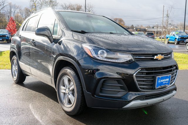 Used 2022 Chevrolet Trax LT w/ LT Convenience Package image 4