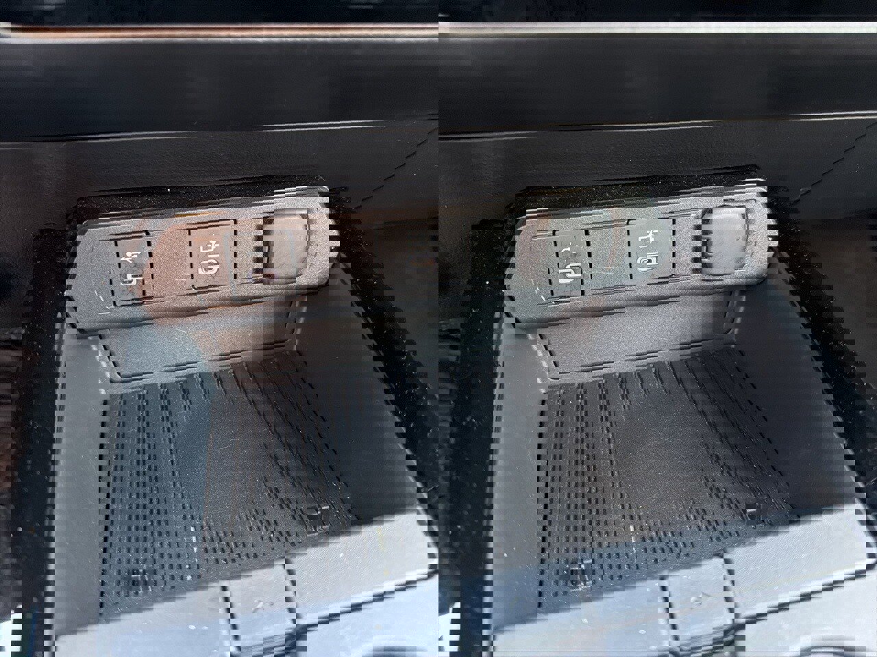 Used 2025 Toyota Prius LE image 14