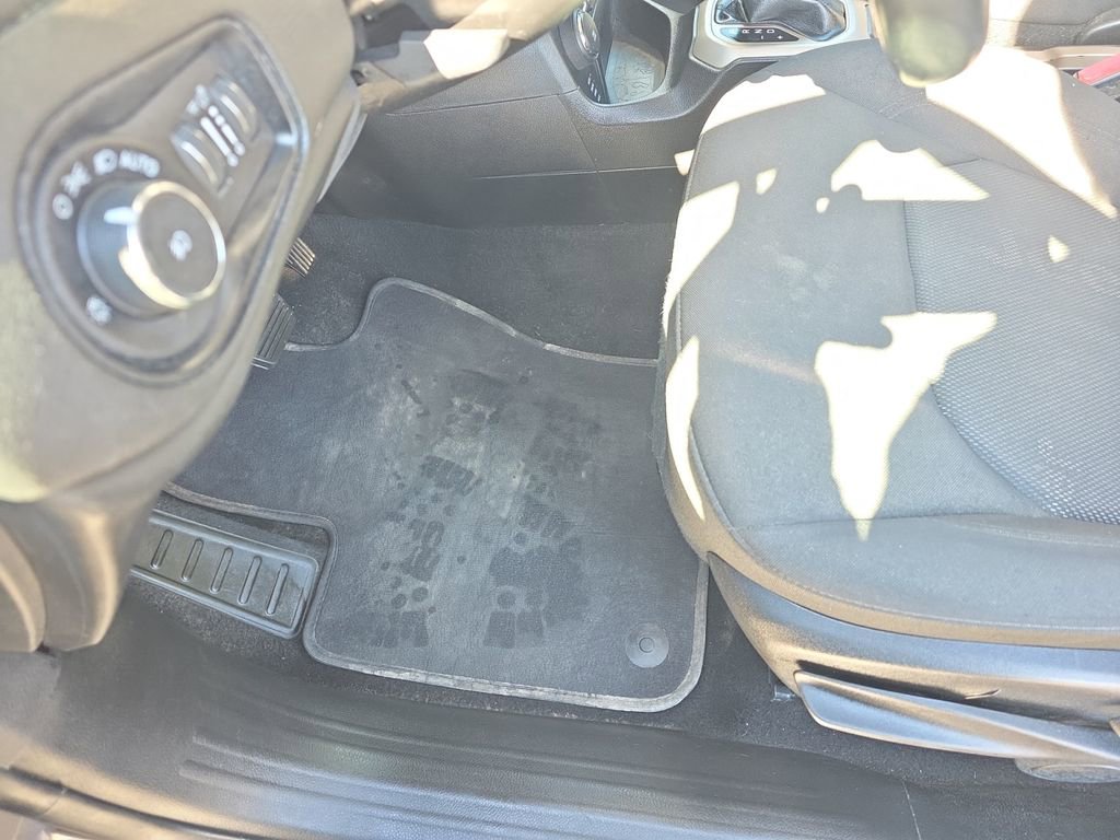 Used 2017 Jeep Renegade Latitude image 16