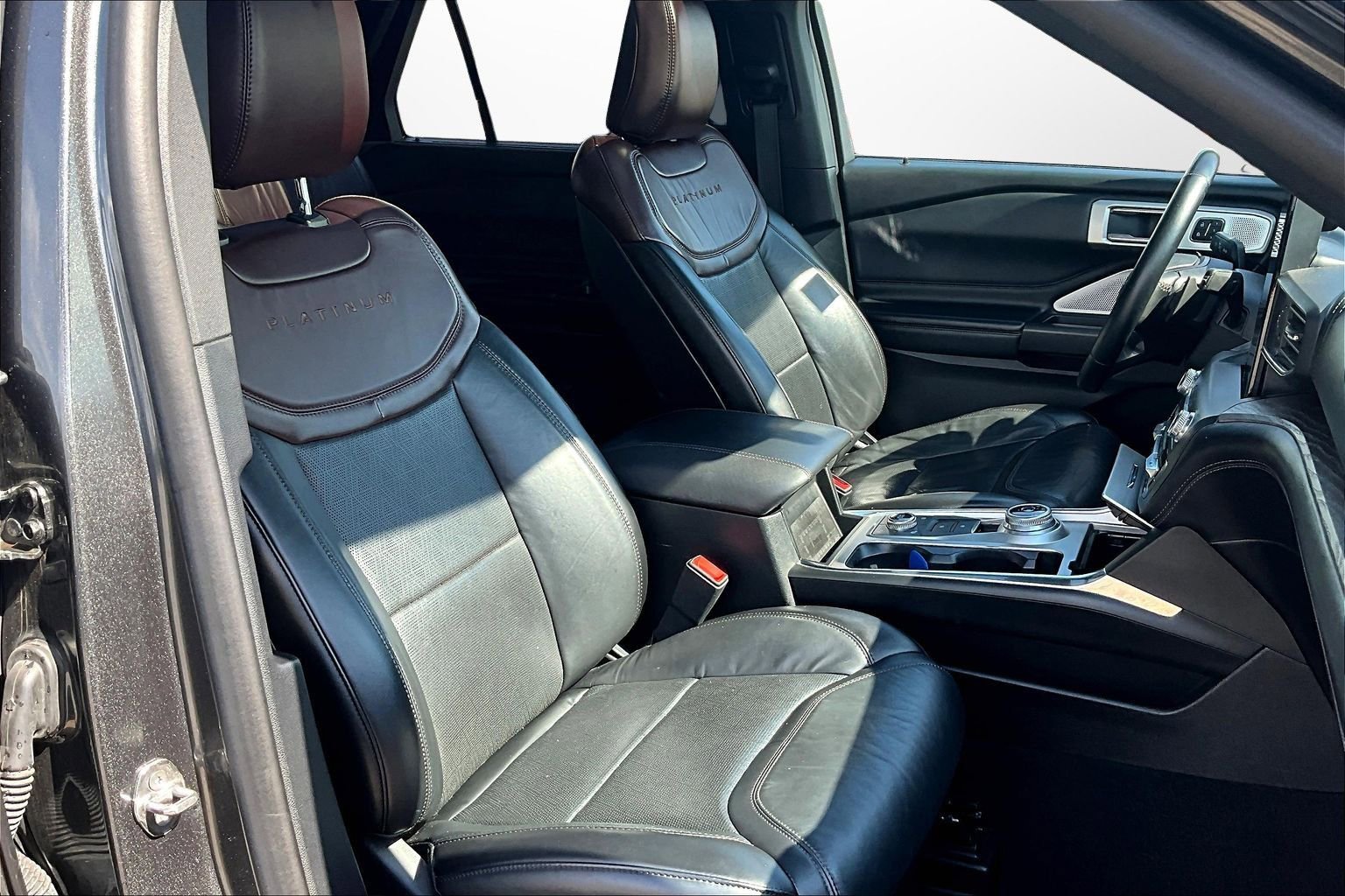 Used 2020 Ford Explorer Platinum w/ Premium Technology Package image 7