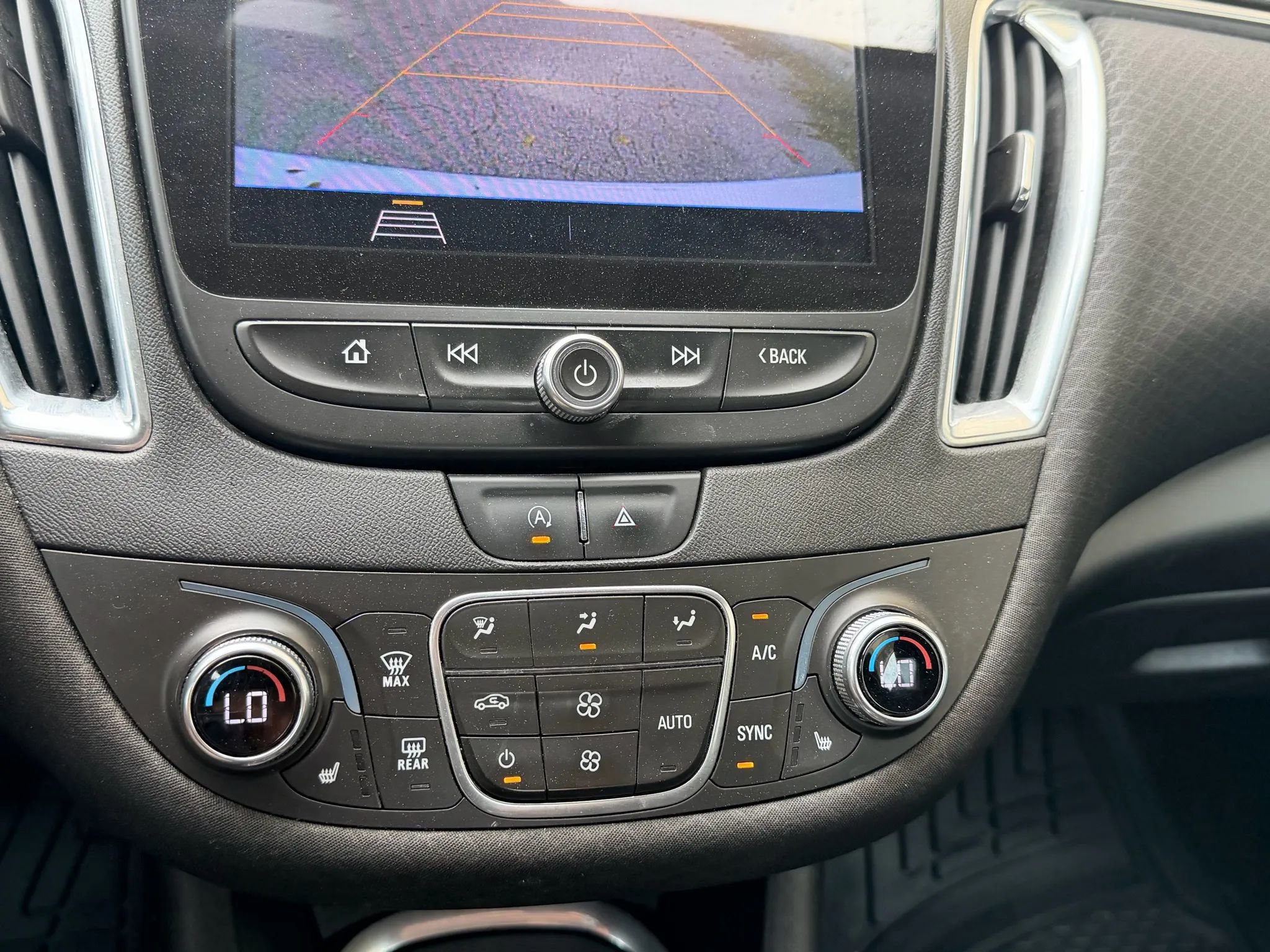 Used 2020 Chevrolet Malibu LT FWD image 9
