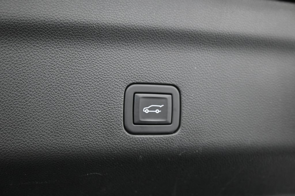 Used 2024 Chevrolet Suburban LT RWD image 36