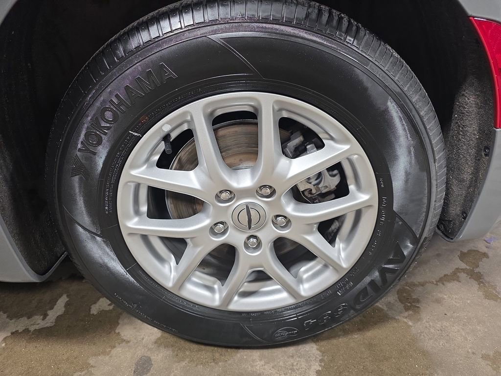 Used 2023 Chrysler Pacifica Touring-L image 34