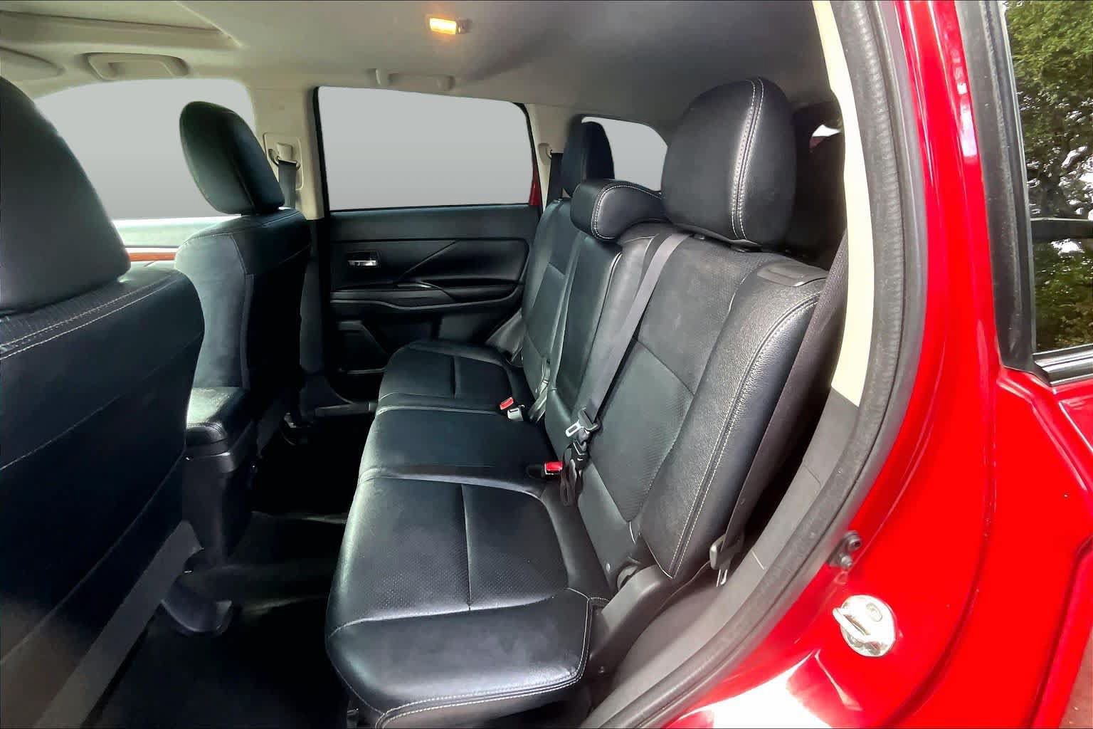 Used 2015 Mitsubishi Outlander SE FWD image 21