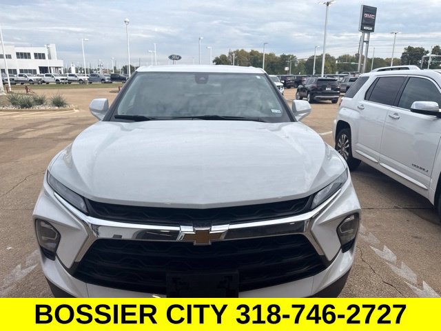 Used 2026 Chevrolet Blazer LT FWD image 2
