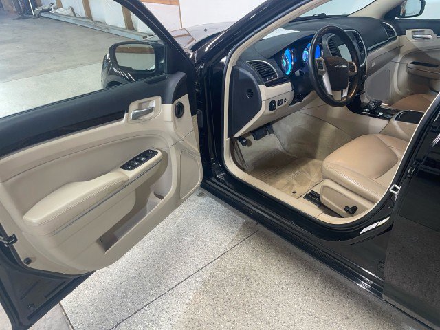 Used 2013 Chrysler 300 w/ Driver Convenience Group image 9