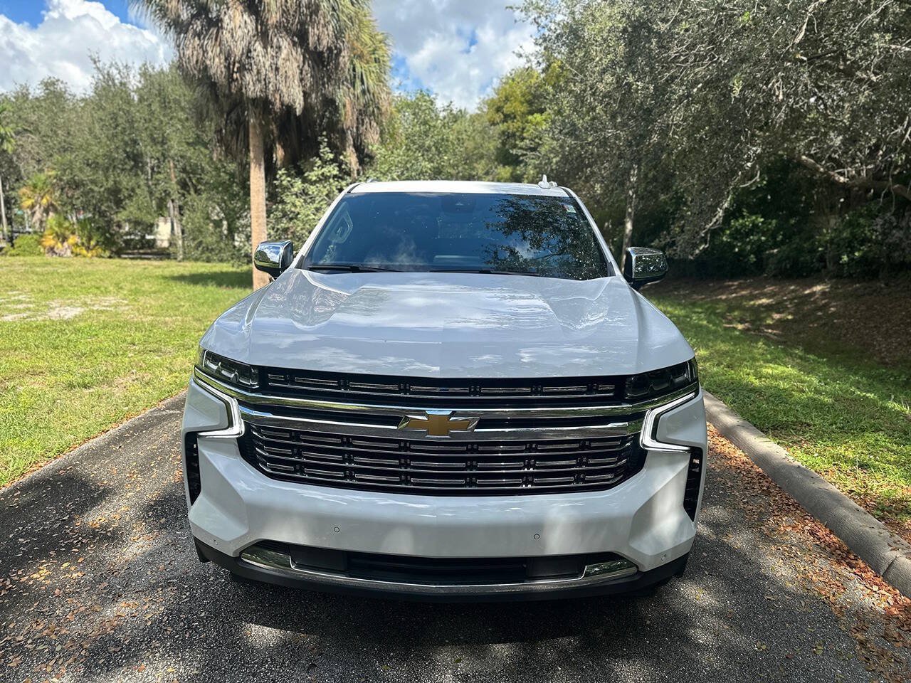 Used 2024 Chevrolet Suburban Premier AWD/4WD image 2