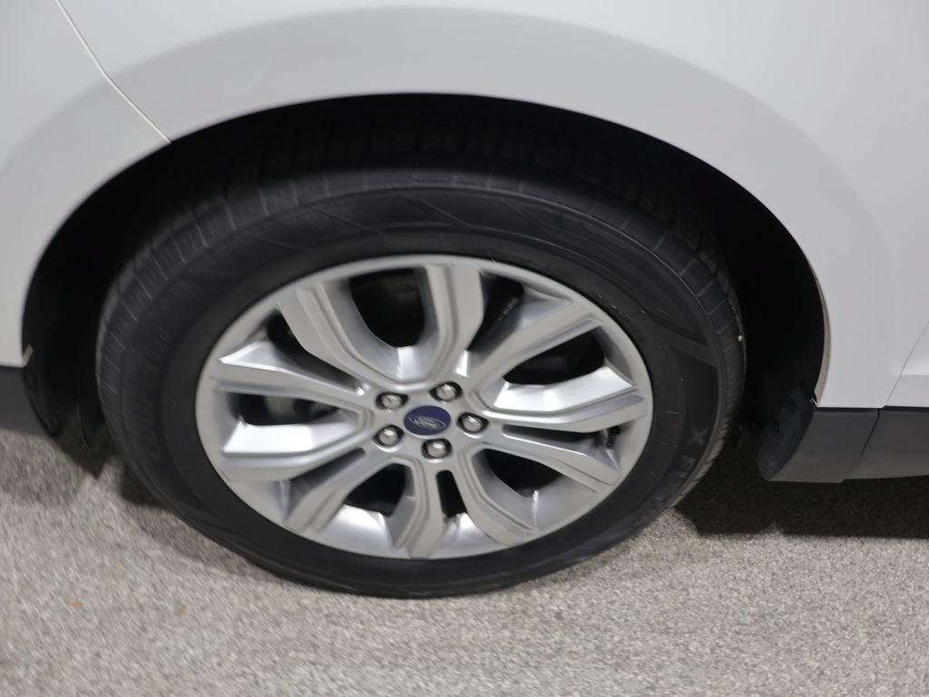 Used 2020 Ford Edge Titanium w/ Class II Trailer Tow Package AWD/4WD image 10