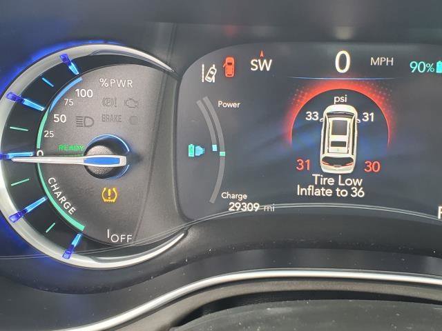 Used 2024 Chrysler Pacifica Premium image 12