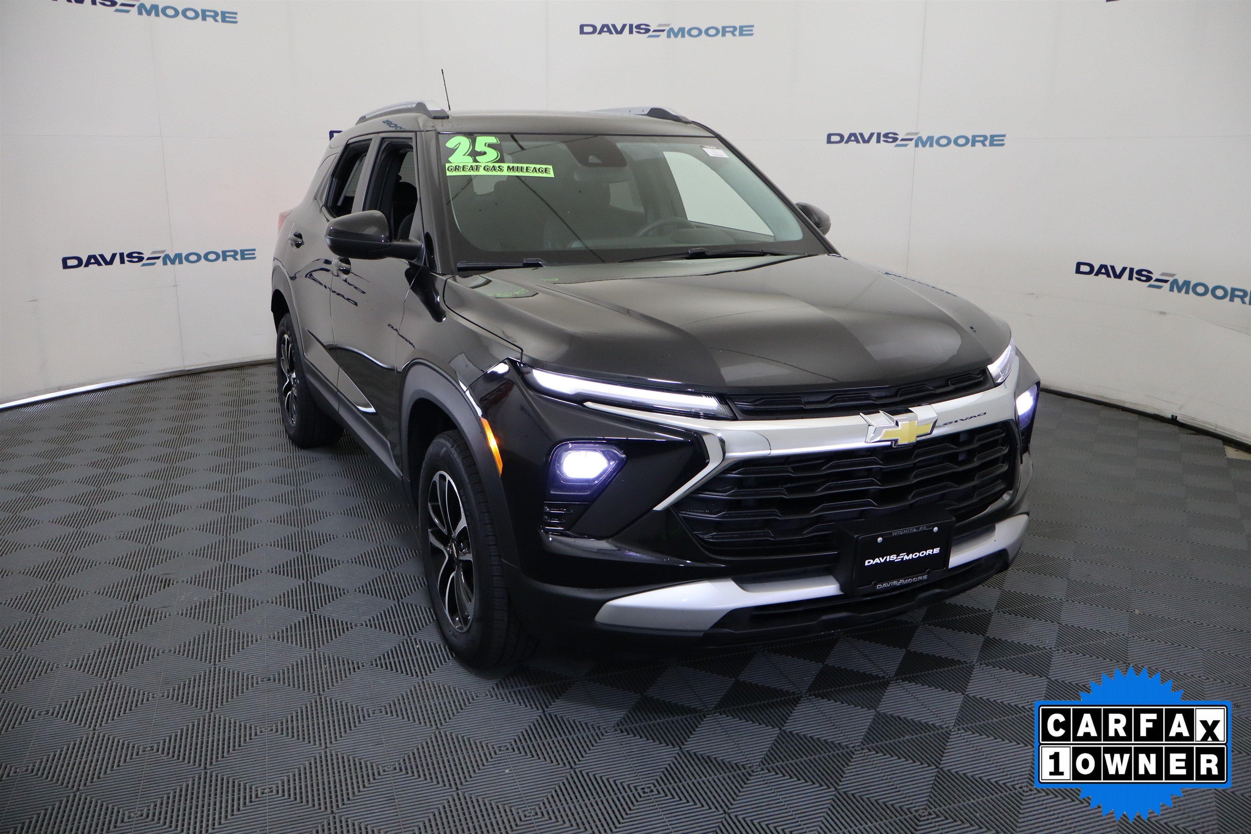 Used 2025 Chevrolet TrailBlazer LT AWD/4WD image 3