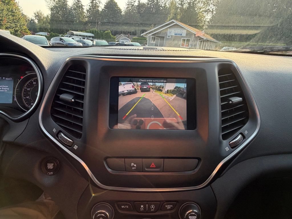 Used 2019 Jeep Cherokee Latitude Plus AWD/4WD image 19