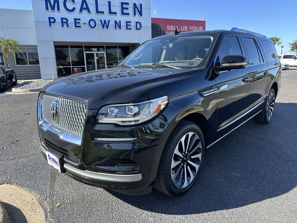 Used 2023 Lincoln Navigator L Reserve image 2