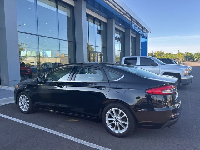 Used 2020 Ford Fusion SE FWD image 2