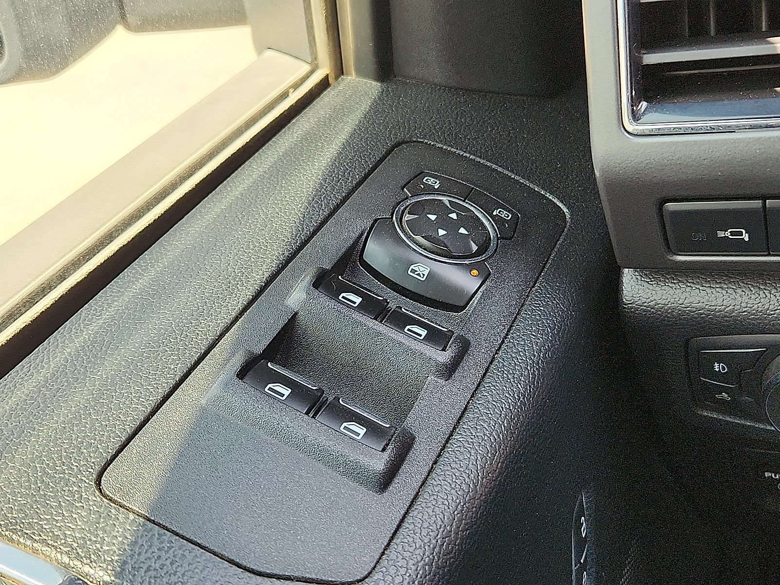 Used 2020 Ford F150 XLT w/ Equipment Group 302A Luxury AWD/4WD image 15