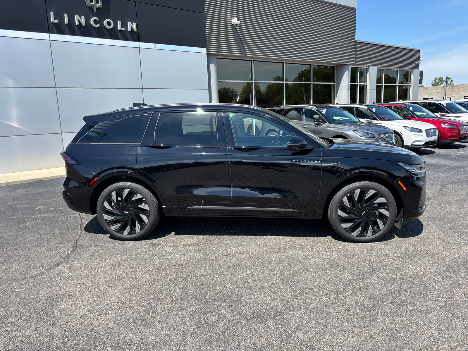 New 2026 Lincoln Nautilus Reserve w/ Jet Appearance Package AWD/4WD image 8