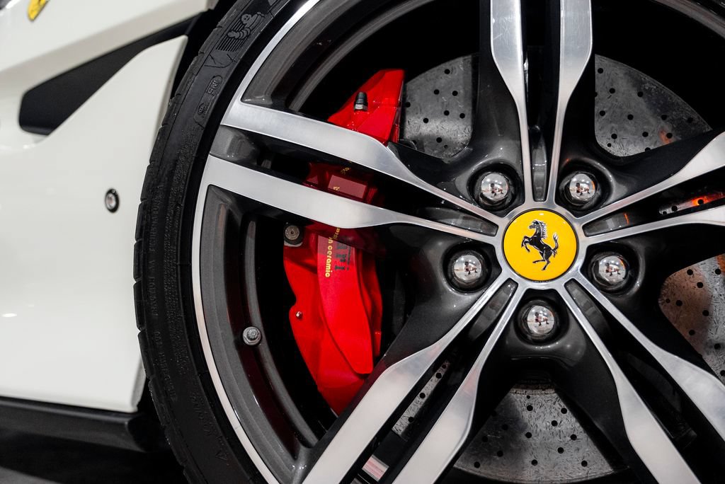 Used 2020 Ferrari Portofino RWD image 90