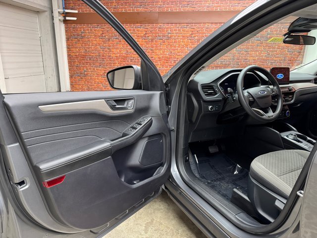 Used 2022 Ford Escape SE image 9