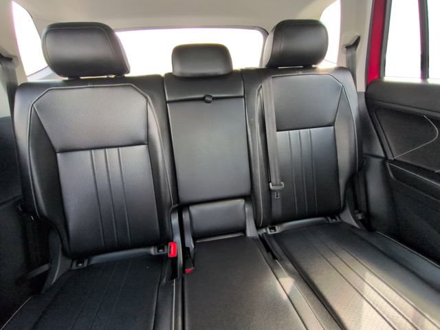 Used 2024 Volkswagen Tiguan SE w/ Panoramic Sunroof Package image 23
