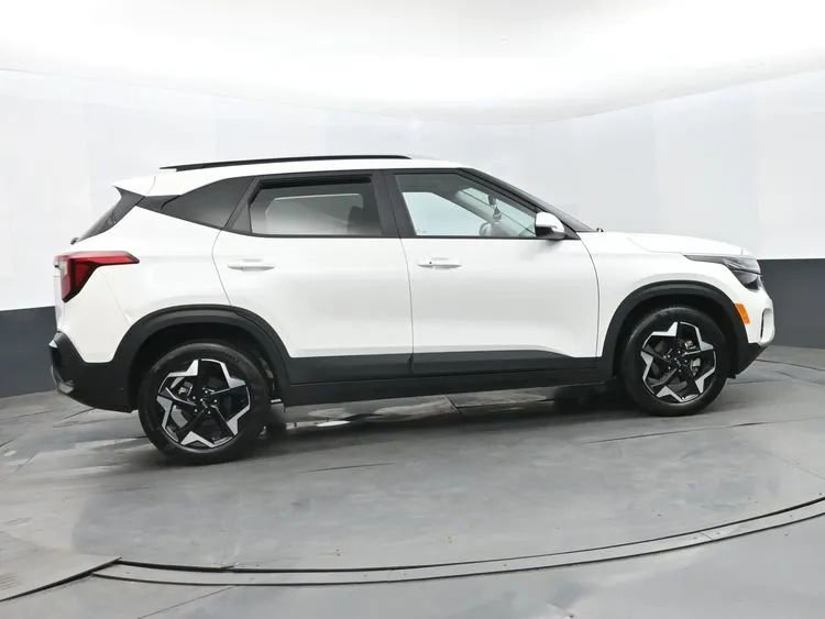 Used 2025 Kia Seltos S FWD image 4