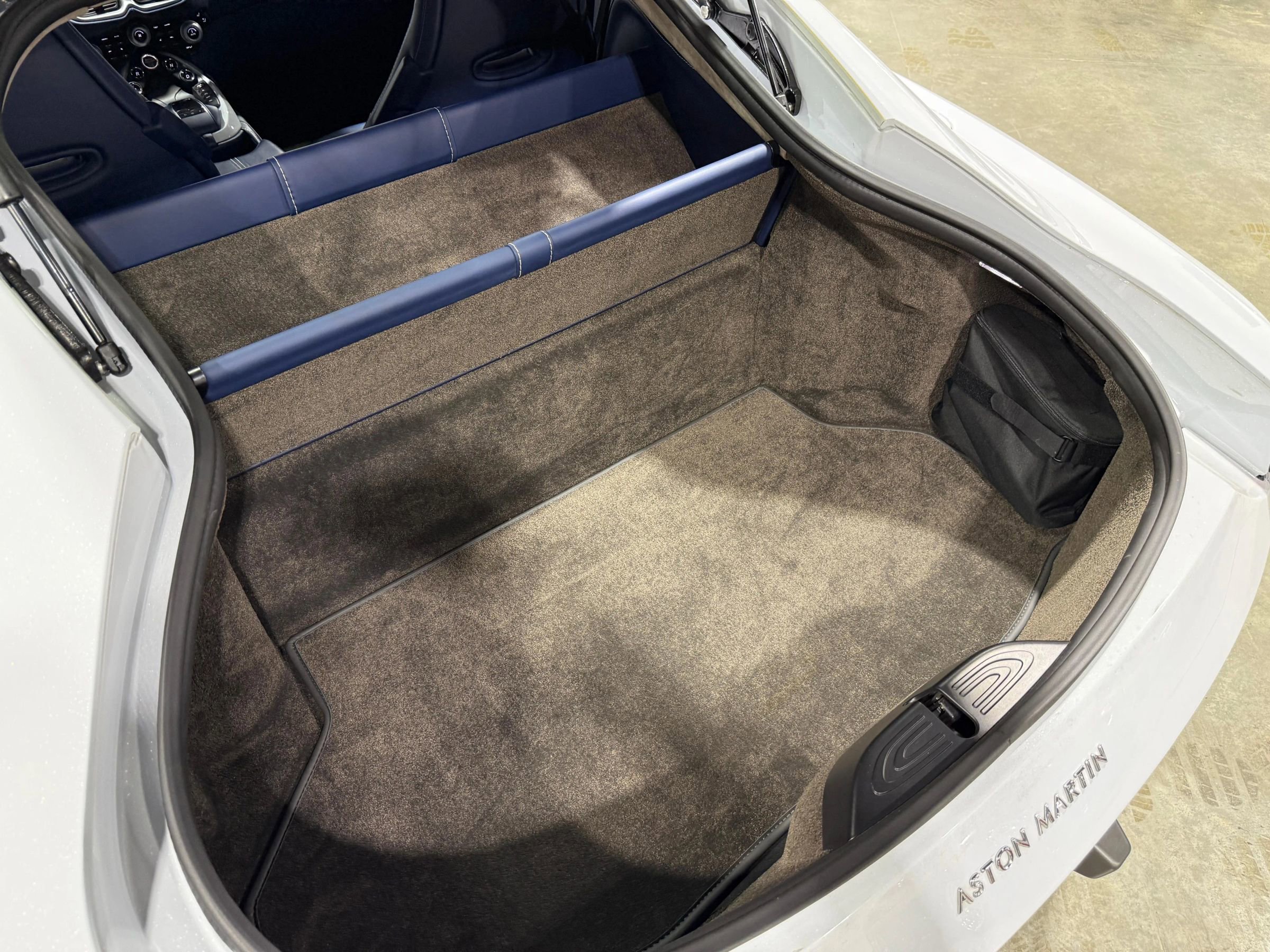 Used 2020 Aston Martin V8 Vantage Coupe image 58