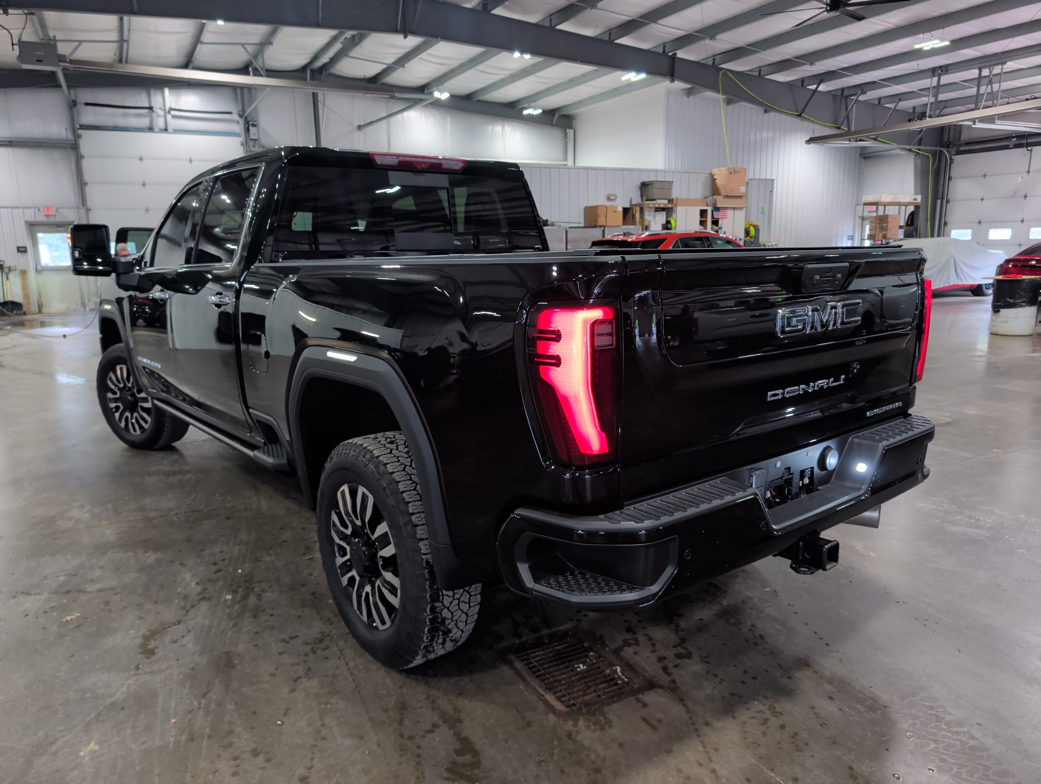 Used 2025 GMC Sierra 2500 Denali Ultimate AWD/4WD image 4