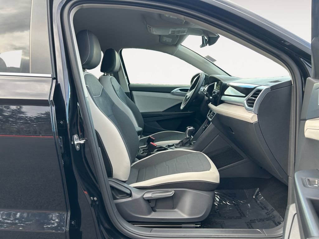 Used 2025 Volkswagen Taos SE AWD/4WD image 10