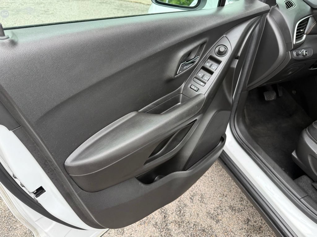 Used 2020 Chevrolet Trax LT w/ LT Convenience Package FWD image 13
