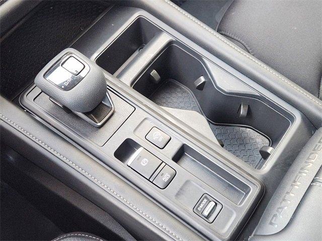 Used 2025 Nissan Pathfinder S FWD image 21