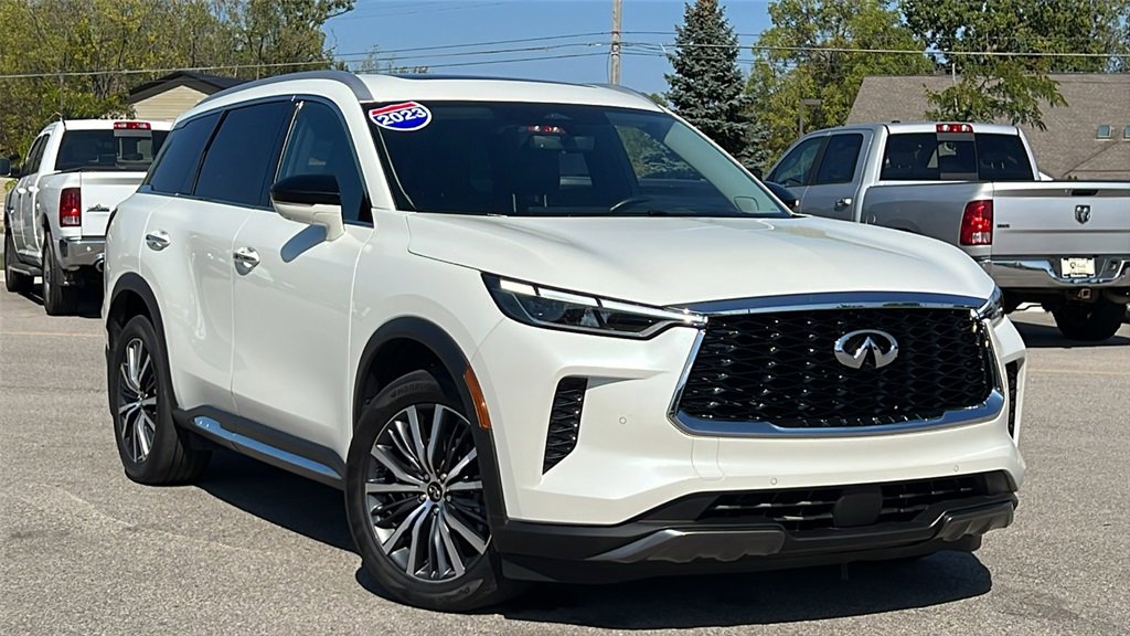 Used 2023 INFINITI QX60 Sensory w/ Vision Package image 2