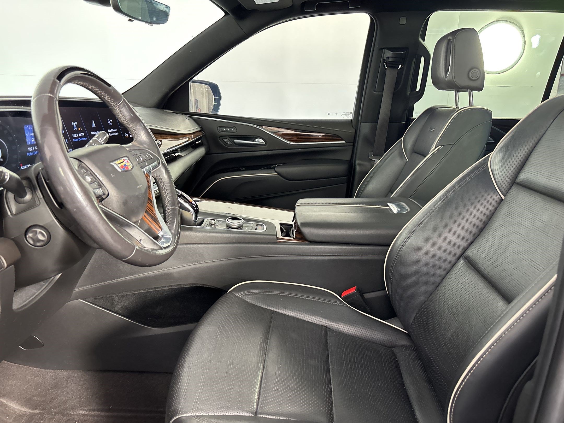 Used 2022 Cadillac Escalade Premium Luxury w/ Performance Package AWD/4WD image 5
