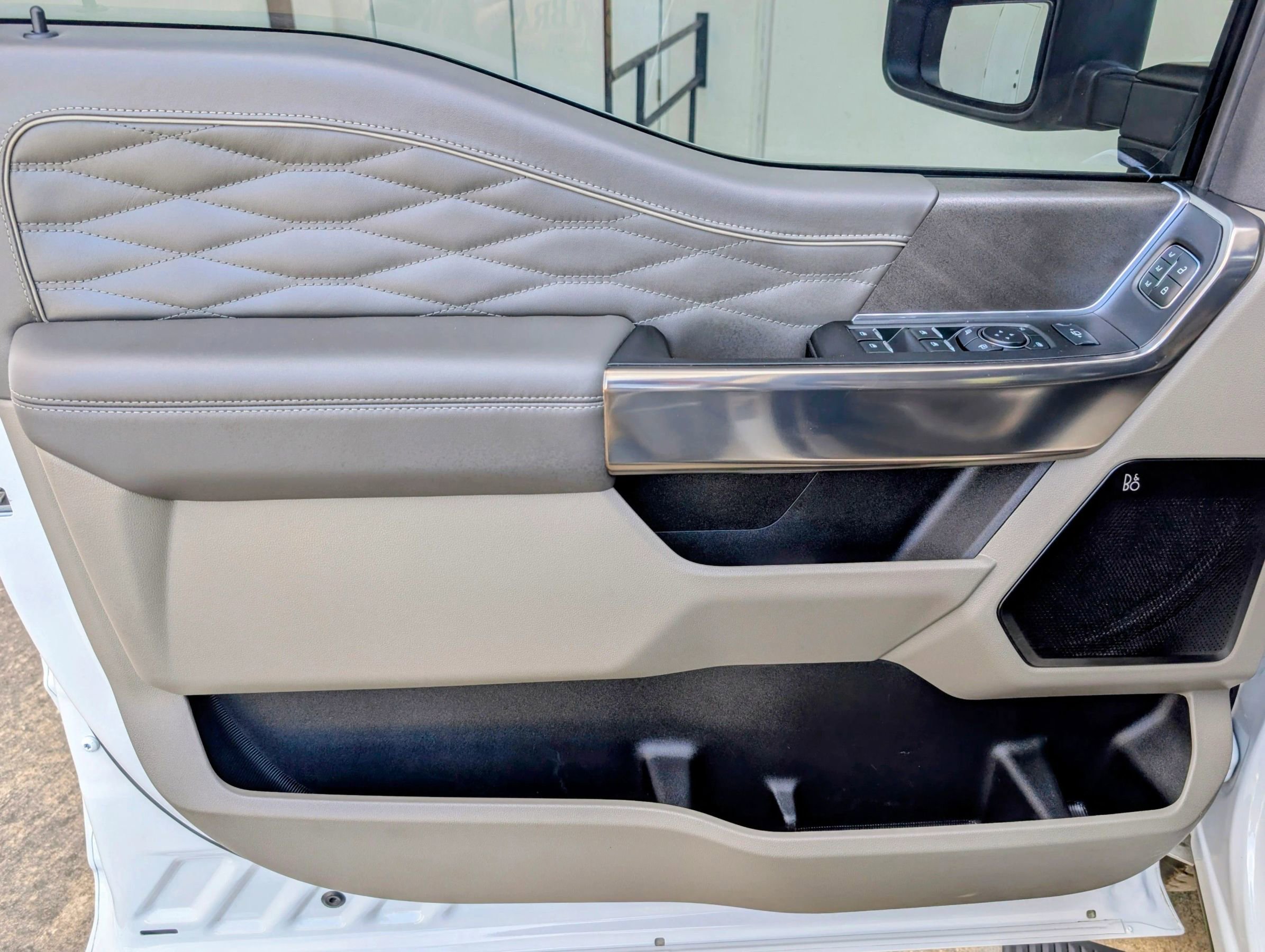 Used 2025 Ford F250 Platinum w/ Platinum Plus Package image 10