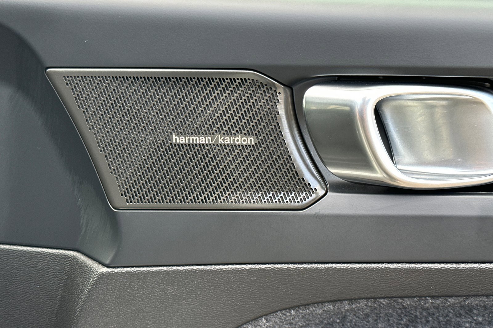 Certified 2023 Volvo XC40 Recharge Ultimate w/ Protection Package Premier image 21