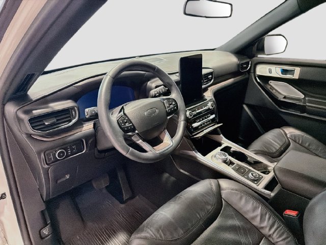Used 2023 Ford Explorer Platinum w/ Technology Package AWD/4WD image 8