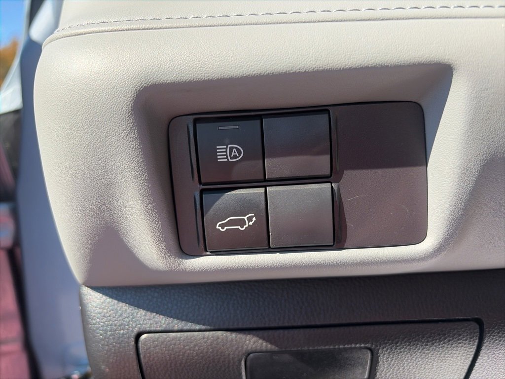 Used 2022 Toyota Highlander XLE image 16