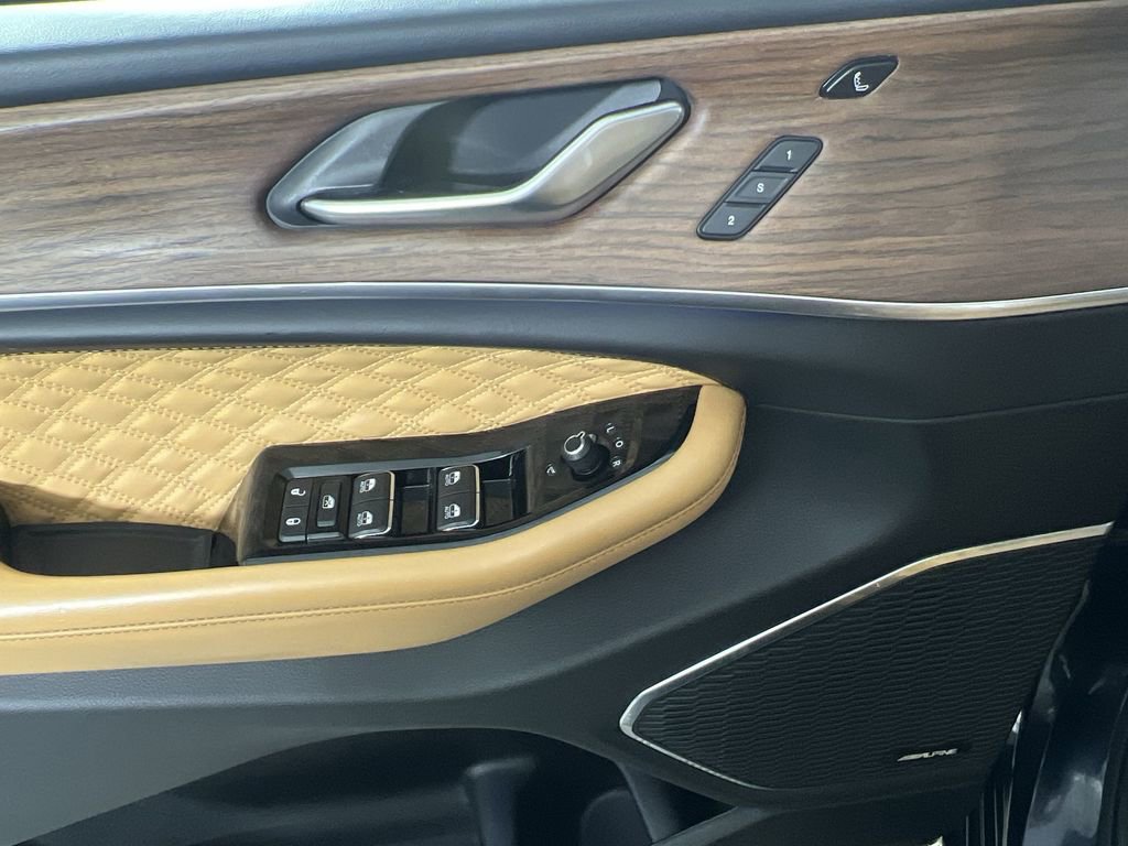 Used 2023 Jeep Grand Cherokee Summit w/ Luxury Tech Group V image 24