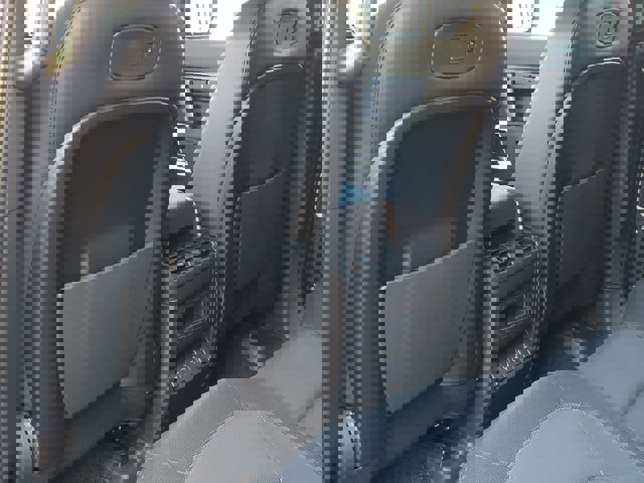 Used 2022 Land Rover Defender 110 X-Dynamic SE image 19