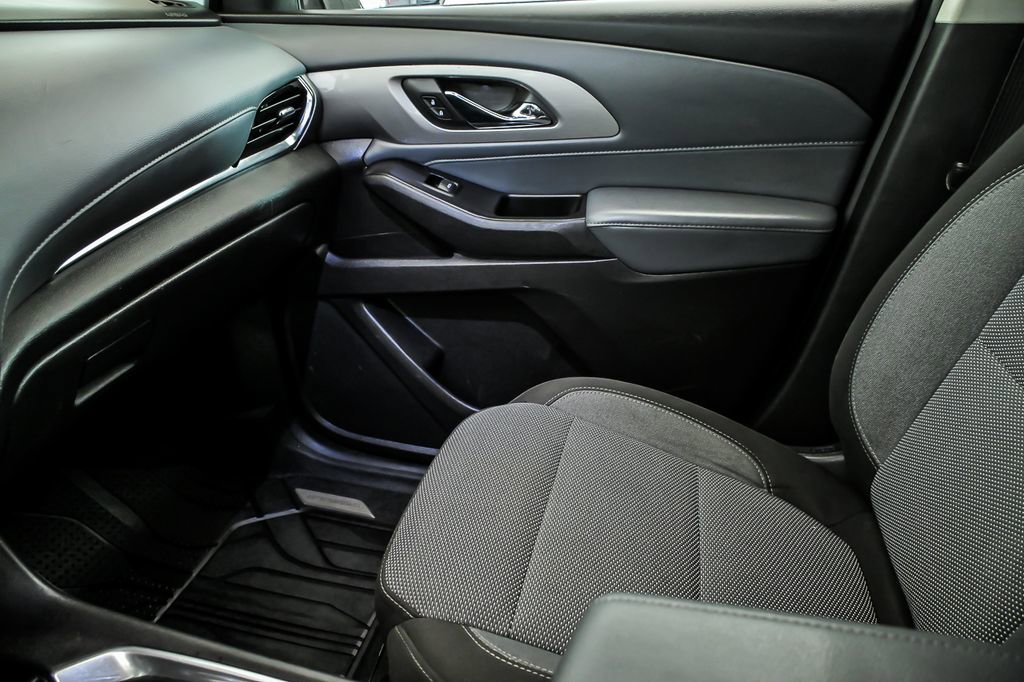 Used 2018 Chevrolet Traverse LT image 24