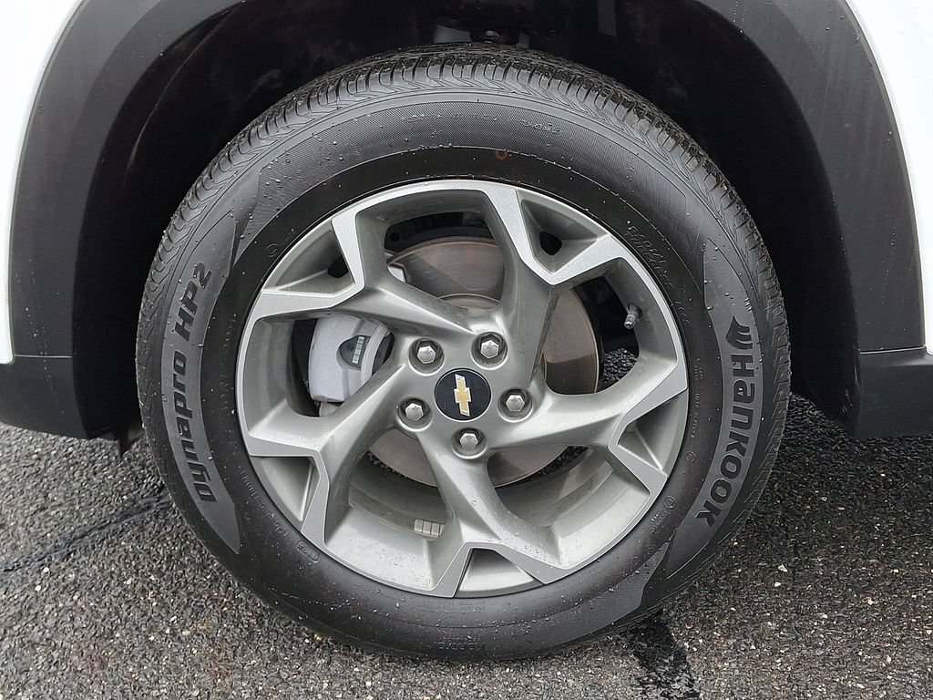 Used 2025 Chevrolet Trax LT FWD image 12