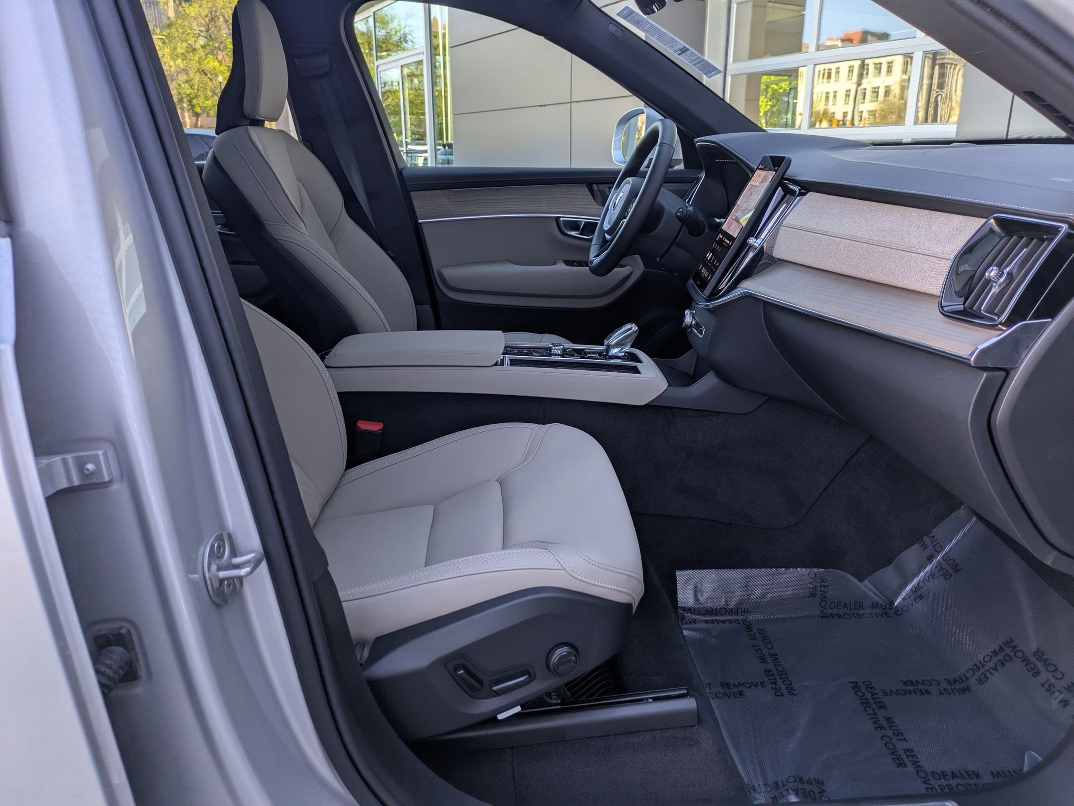 Used 2025 Volvo XC90 B6 Plus AWD/4WD image 33