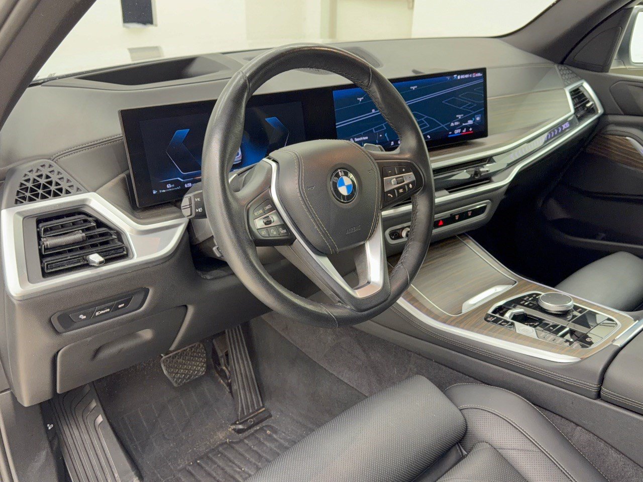 Used 2024 BMW X5 xDrive40i w/ Parking Assistance Package AWD/4WD image 4