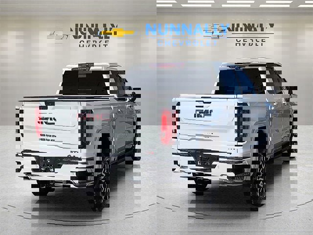 Certified 2022 GMC Sierra 1500 AT4 w/ AT4 Premium Package image 5